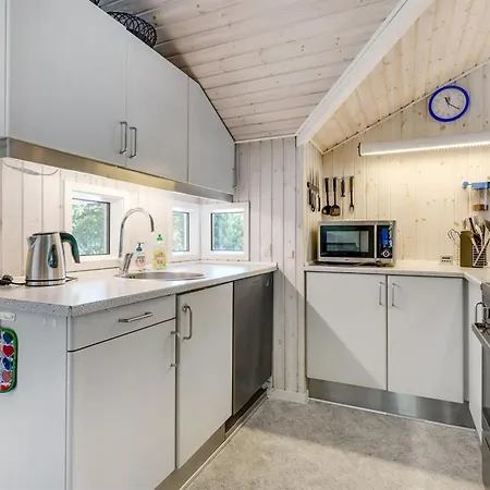 Euphemia - 900m From The Sea By Interhome